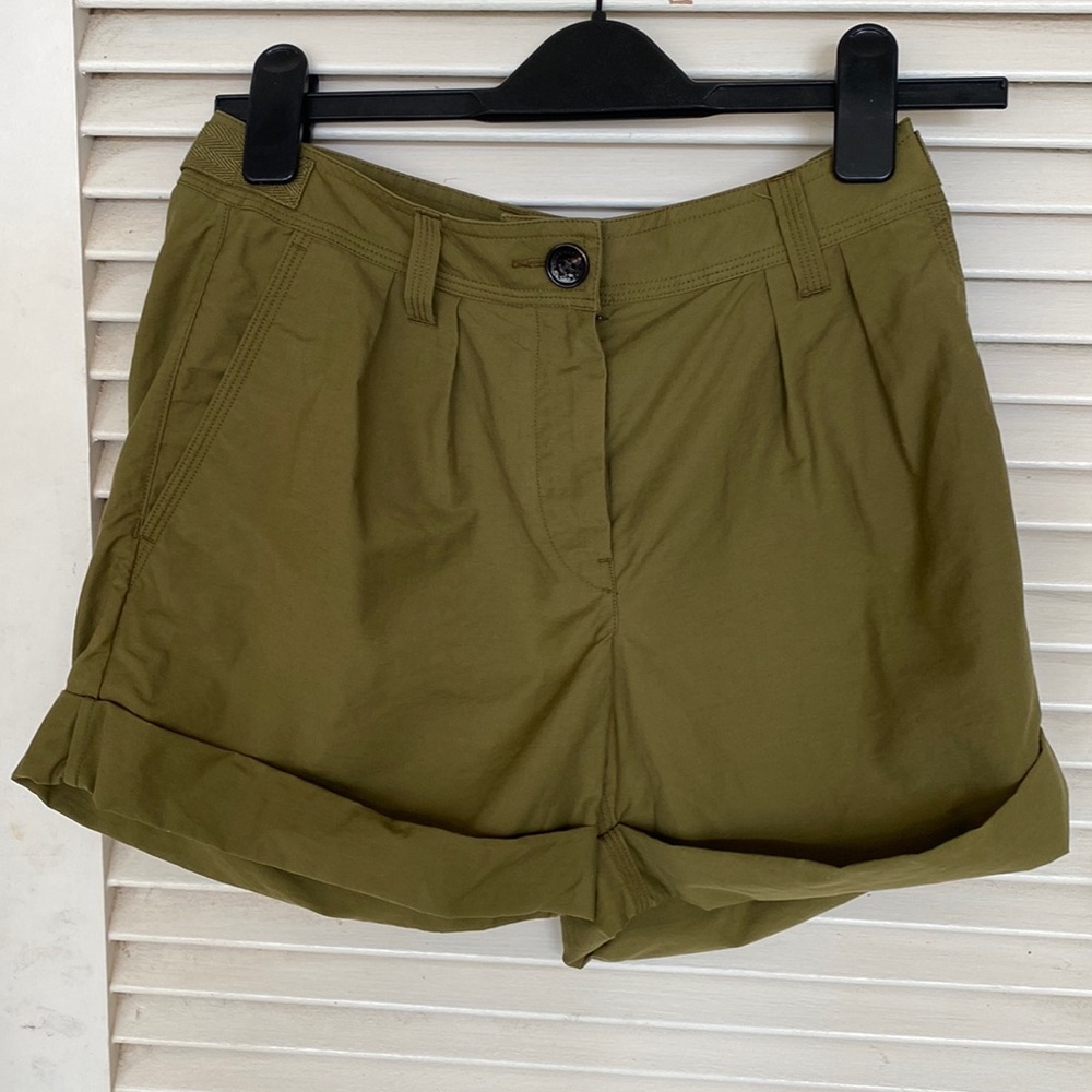 BURBERRY Army green pleated shorts size US 2
